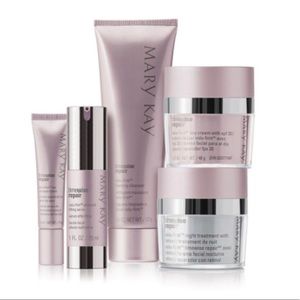 NIB Mary Kay Volufirm Set